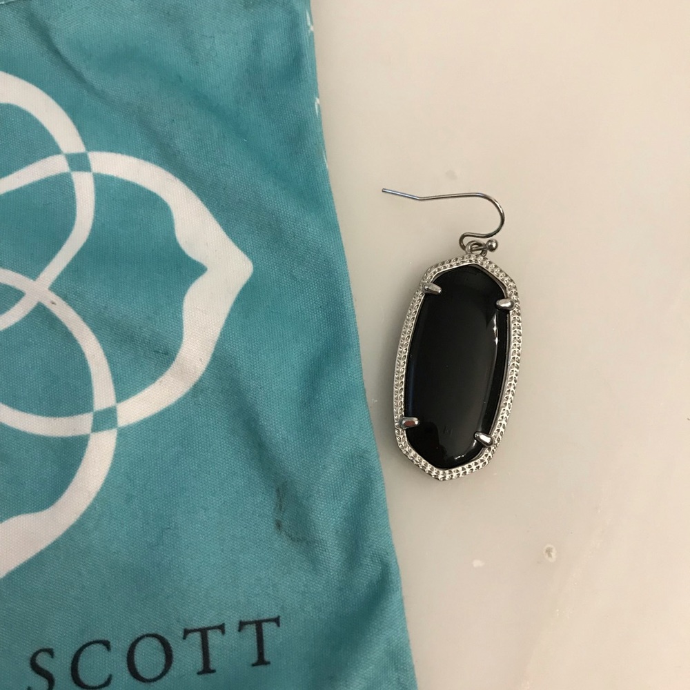 Kendra Scott small single Elle earring.